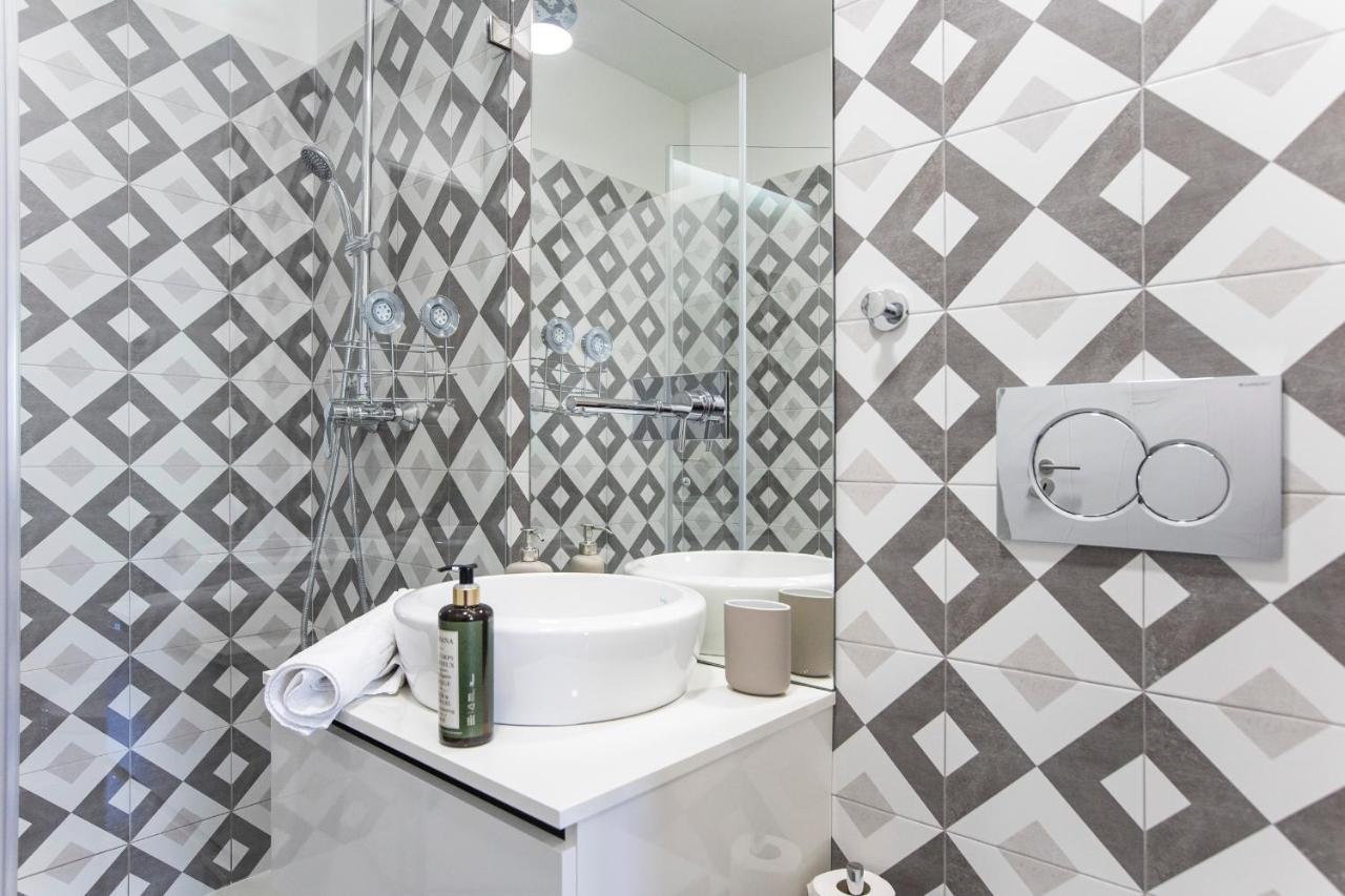 Homely Studio w/ AC near Marquês by LovelyStay Porto Exterior foto